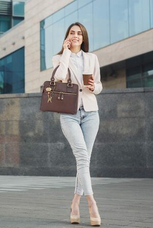 Жіноча шкіряна сумка-кросбоді Catwalk Collection Vicky — середня сумка через плече з ручками та знімним ременем, червона