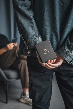 Шкіряний гаманець-картхолдер VULKIT з RFID-захистом, Pop-Up системою, відділенням для купюр, монет та вікном для ID, чорний