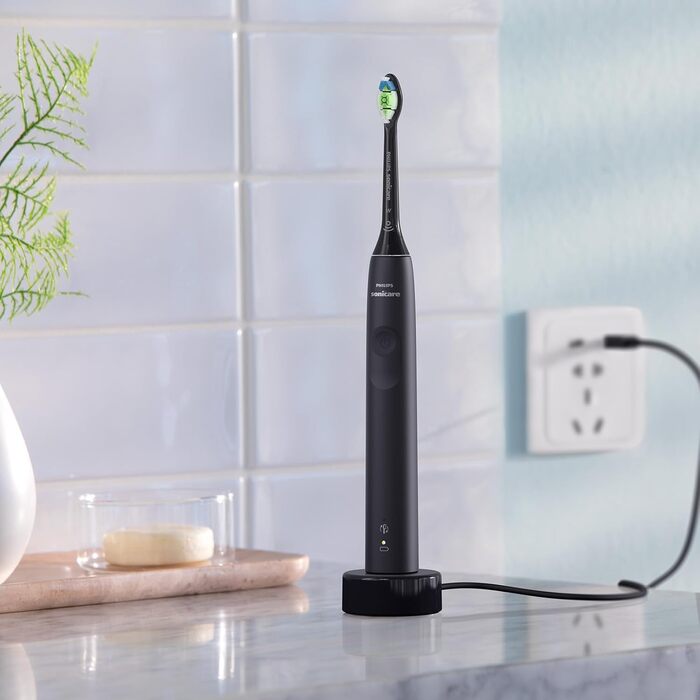 Електрична сонічна зубна щітка Philips Sonicare 4100 HX3683/33 для дорослих, чорна, з насадкою Optimal White, дорожнім футляром та USB-зарядним пристроєм