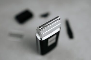 Електробритва Wahl Travel Shaver Gold Edition — бездротовий акумуляторний тример для чоловіків, компактна дорожня бритва для обличчя та бороди, срібляста