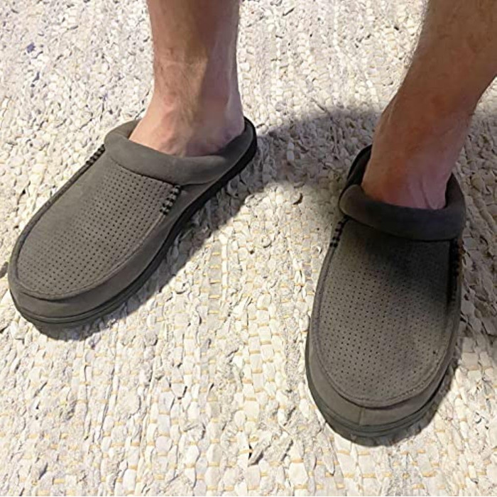 Чоловічі капці-клоги Dearfoams Brendan з ефектом пам'яті (Memory Foam), дихаючі, для дому та вулиці, широка посадка, колір Pavement Perforated, розмір 42/43 EU