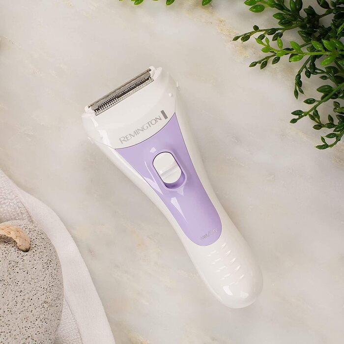 Жіноча бритва Remington smooth&silky WSF5060 для обличчя та тіла, з насадкою для бікіні та Aloe Vera, для вологого та сухого гоління, білий/фіолетовий