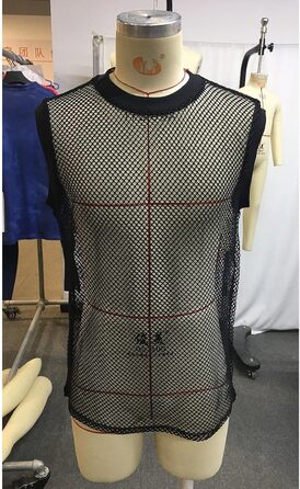 Чоловіча футболка з мережива з прозорою сіткою, чорна. Підкреслює мускулатуру.